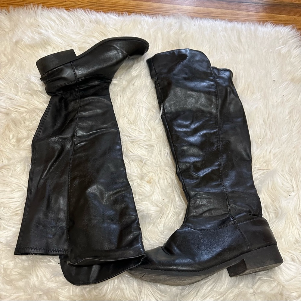 Black Boots - Picture 2 of 5